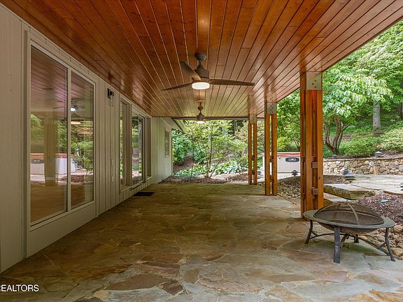 45th image of 3521 Montlake Dr