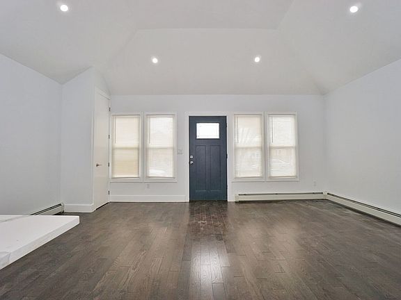 4th image of 9807 Avenue L