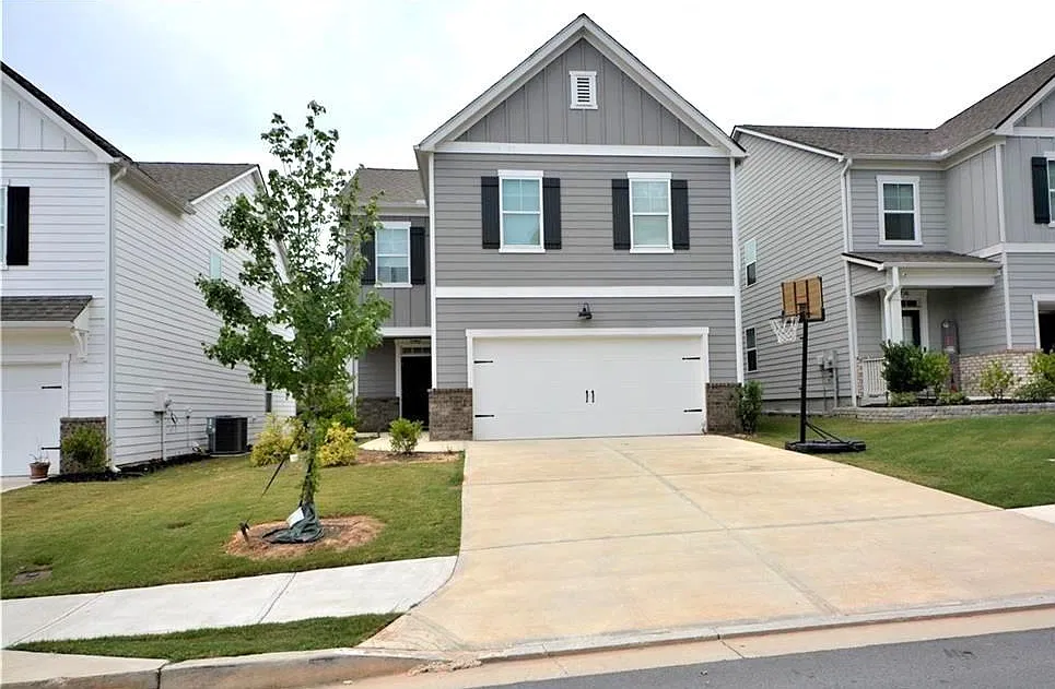 4 bed, 2.5 bath, 2192 sqft, $2,200 — Photo 2