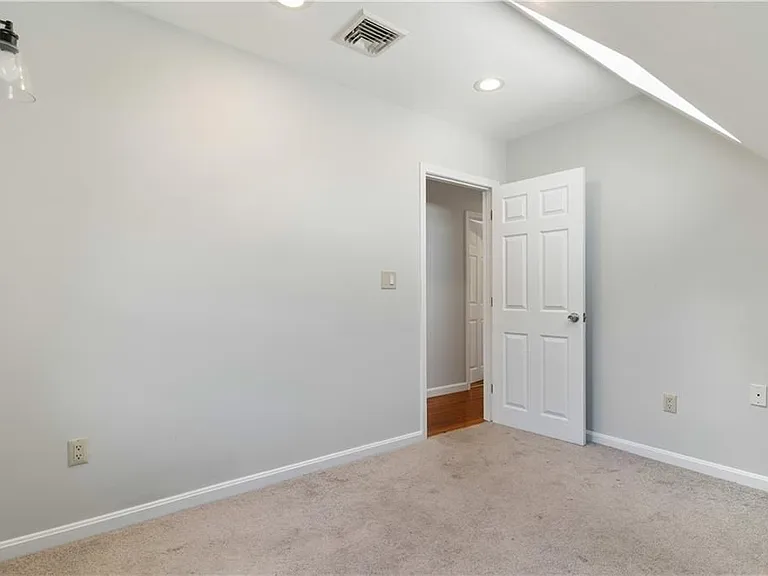 157 Irving Ave — Photo 23