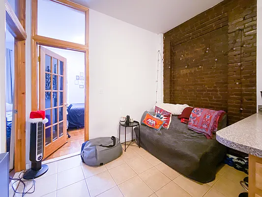 Rented by Compass | media 22