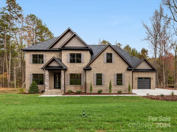 8317 Max Meadows Dr, Charlotte, NC 28227