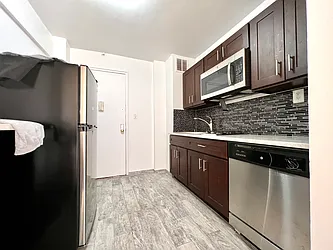 Rented by R New York