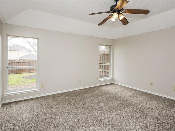 4th image of 2522 Palisades Pl