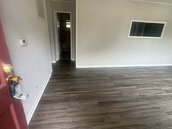 3rd image of 604 Carol Dr