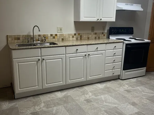 (undisclosed Address), West Springfield, MA 01089