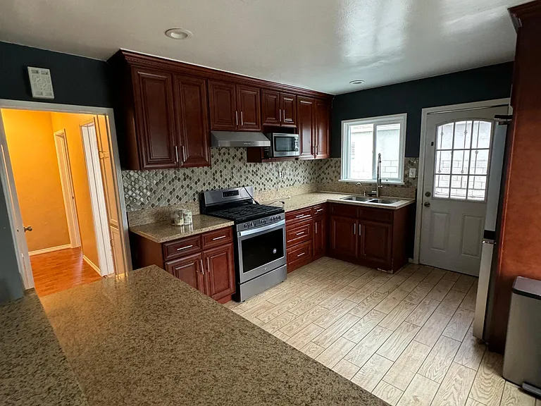 12039 Abingdon St — Photo 6