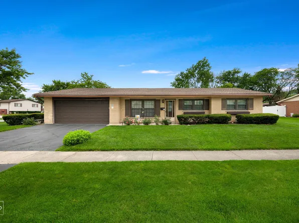 7410 Churchill Dr, Hanover Park, IL 60133