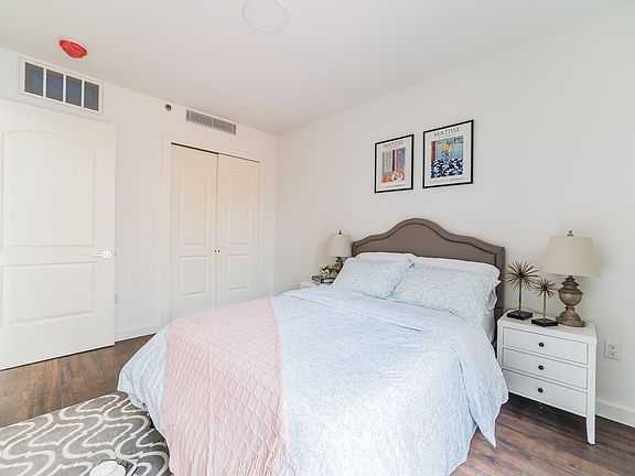 3rd image of 14427 Sanford Ave #6L