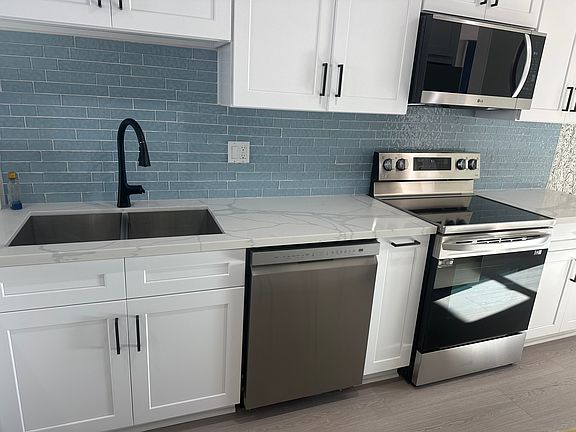Kitchen with New Cabinets and quartz countertops and new appliances