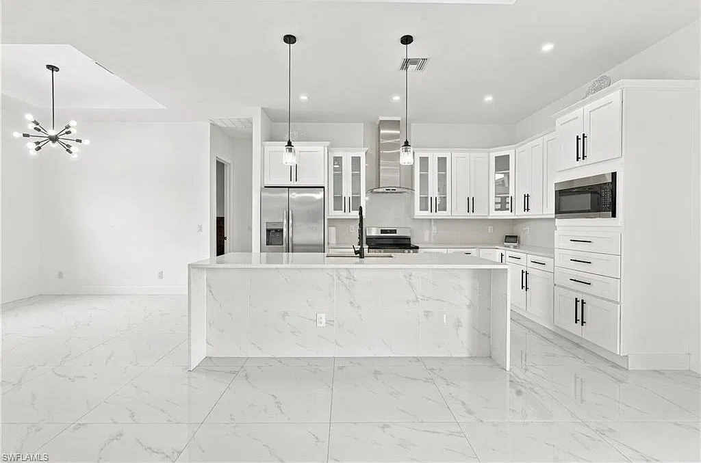 3 bed, 2.0 bath, 1661 sqft, $2,500 — Photo 2