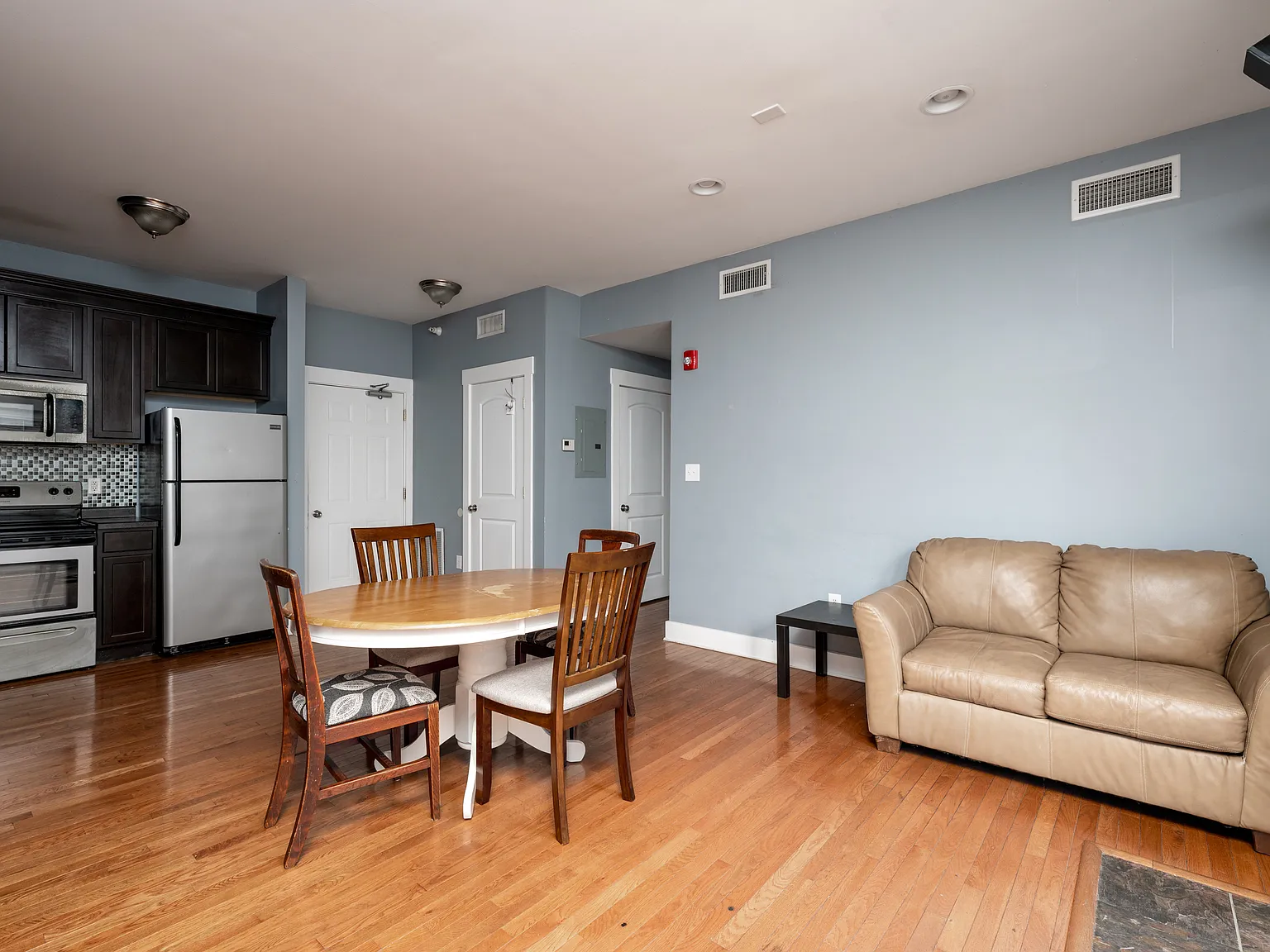 2 bed, 1000 sqft, $1,650 — Photo 4