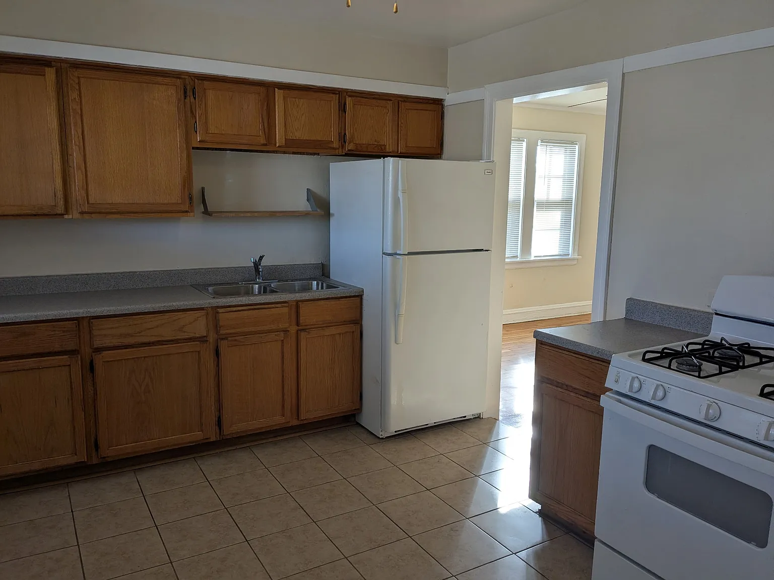 1 bed, 650 sqft, $1,100 — Photo 3