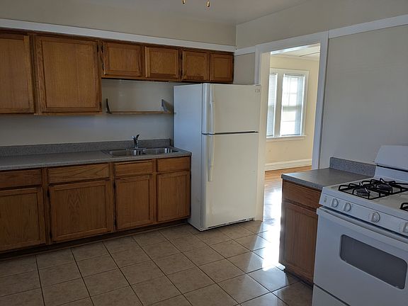 3rd image of 10415 S Vernon Ave #2