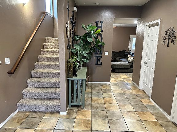 4th image of 637 Kaitlin Ln