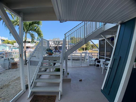 2nd image of 215 Canal St