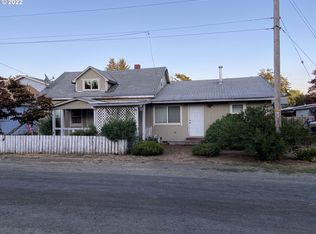 276 N 7th St, Cottage Grove, OR 97424