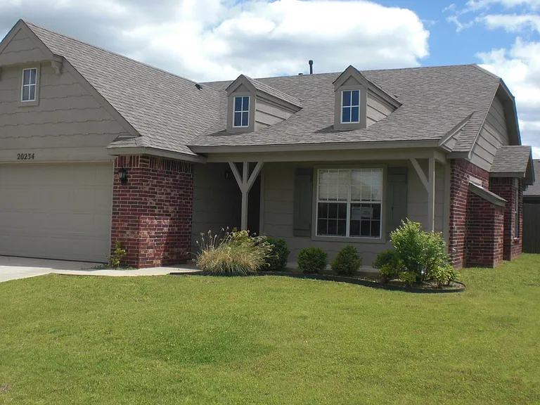 3516 E Aurora St — Photo 1