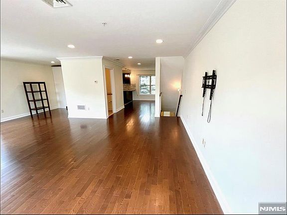 4th image of 1625 Paterson Plank Rd APT 18