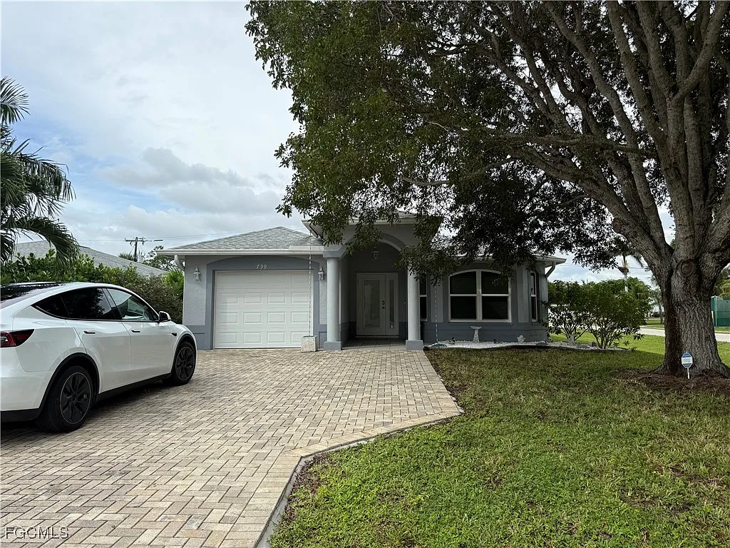 3 bed, 2.0 bath, 1674 sqft, $5,000 — Photo 2