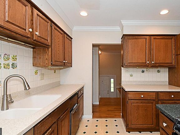 3rd image of 2390 Lenhart Rd