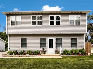 104 S Chestnut Dr, Streamwood, IL 60107