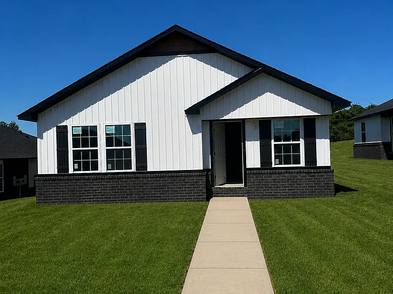 436 Northridge Dr E — Photo 1