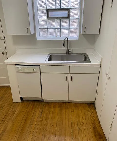 900 W Addison St #3 — Photo 10
