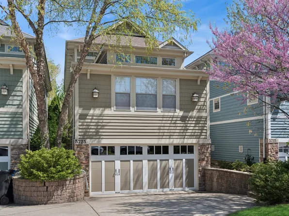 5725 N Jersey Ave, Chicago, IL 60659