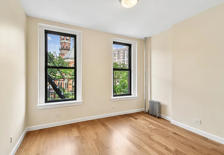 17 Greenwich Ave #5 — Photo 1