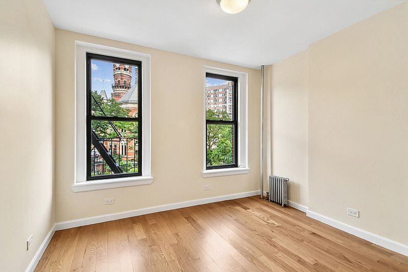 1st image of 17 Greenwich Ave APT 5