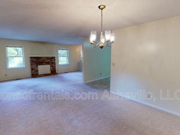 4th image of 156 Haywood Knolls Dr