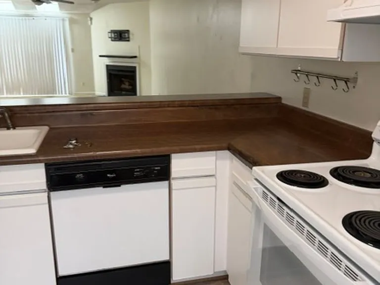807 Seawinds Ln — Photo 5