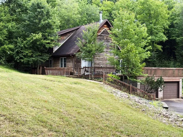 543 Maplewood Dr, Gwinn, MI 49841