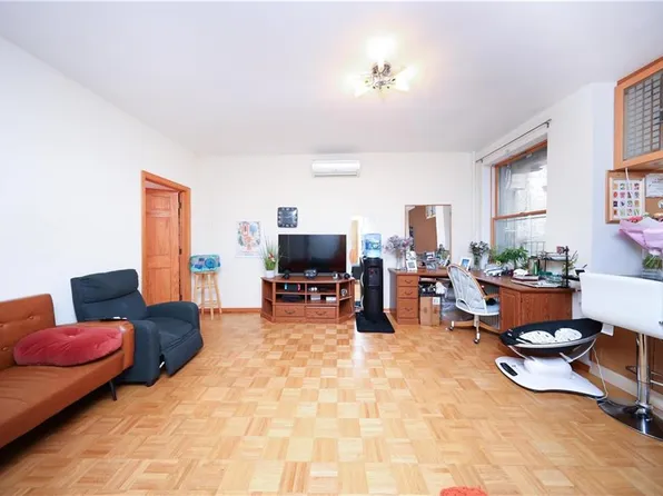 2391 East 3rd Street image 4 of 33