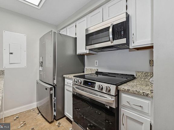3rd image of 13009 Shadyside Ln #12-204