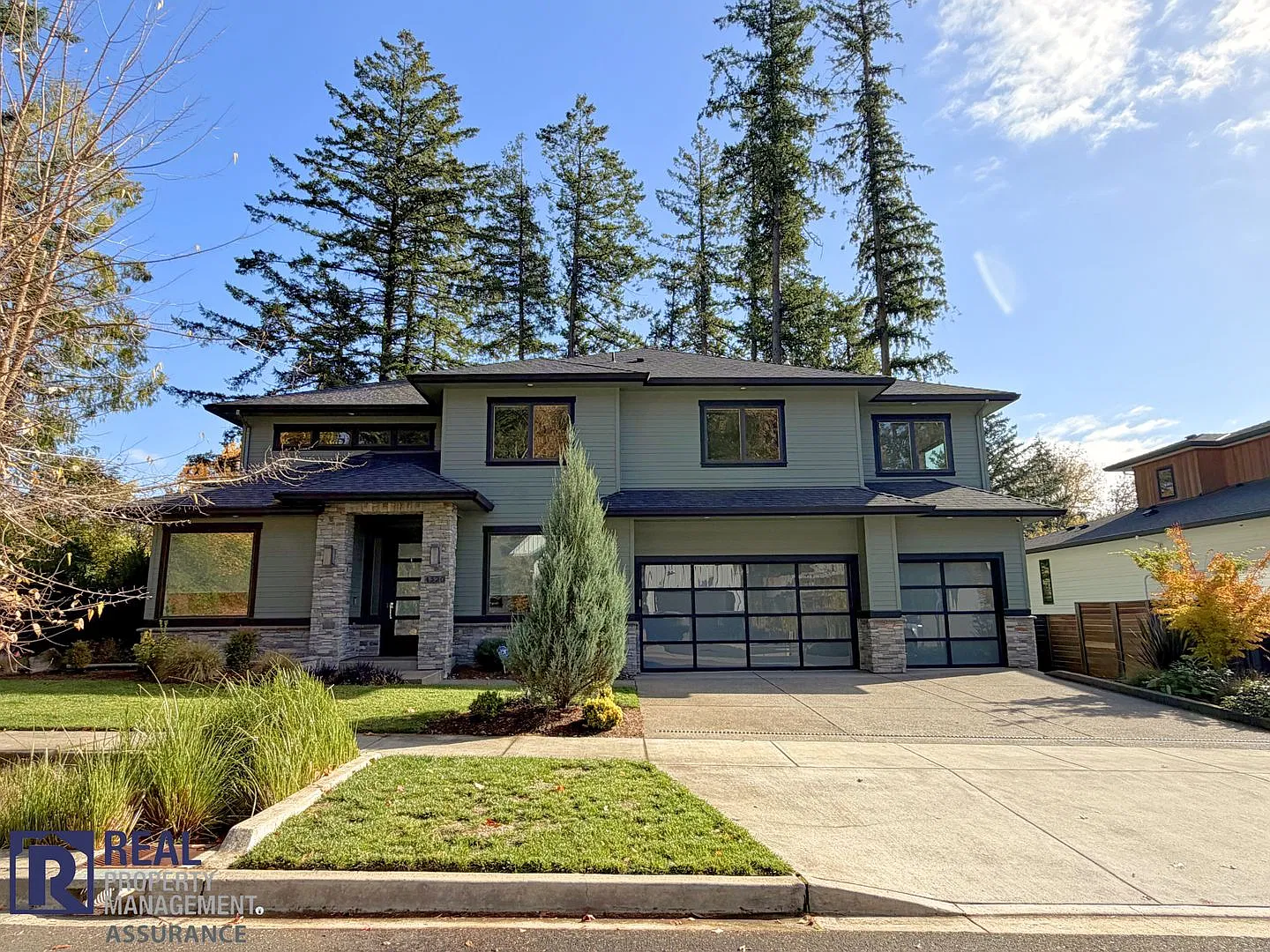 Stunning SW Portland 5BR/3BA Home - Main-Floor Bed & Bath, 3-Car Garage & Fenced Yard — Photo 1