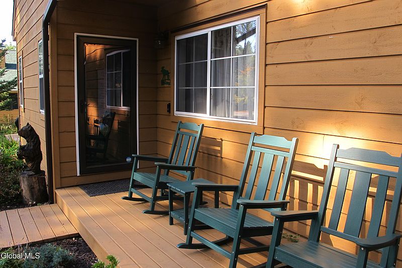 5th image of 24 Balsam Crest Path UNIT B