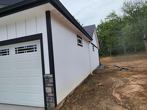 3rd image of 6353 Crescent Rim Dr
