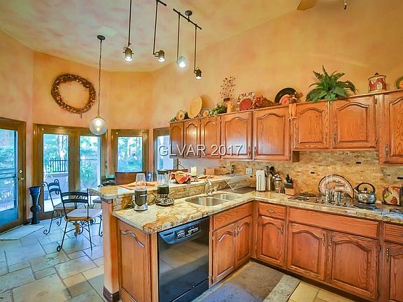 4th image of 7176 Mission Hills Dr