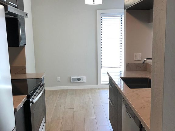 4th image of 1038 Chula Vista Ave