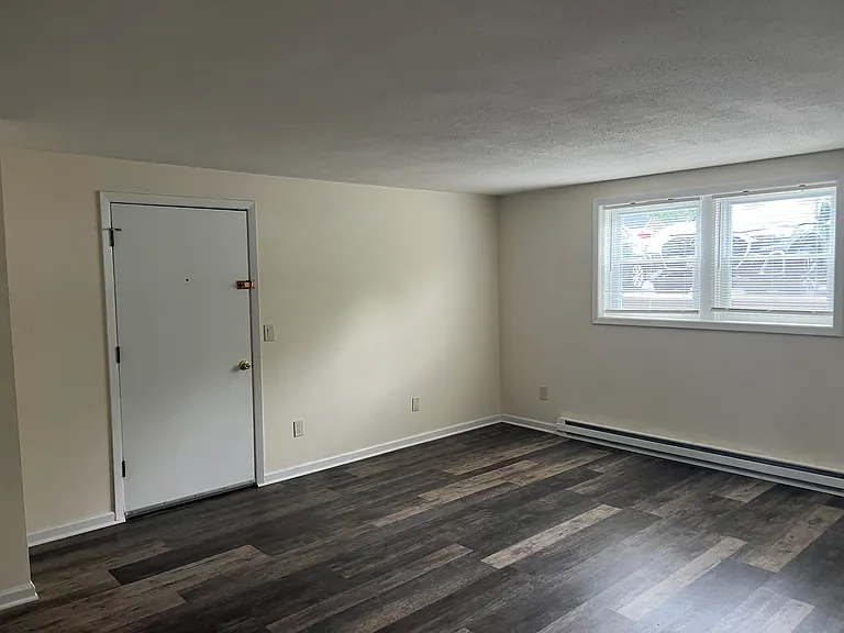 Holly Brook Apartments — Photo 29