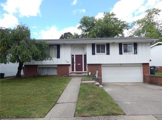13911 Grove Dr, Garfield Heights, OH 44125