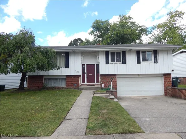 13911 Grove Dr, Garfield Heights, OH 44125