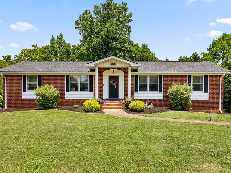 627 Valley Bridge Rd — Photo 1