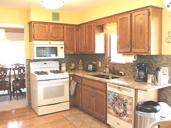 5th image of 7851 Woodstock Dr