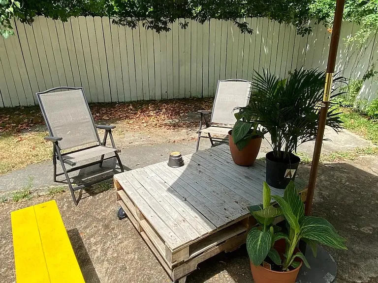 882 Hawthorne St — Photo 12