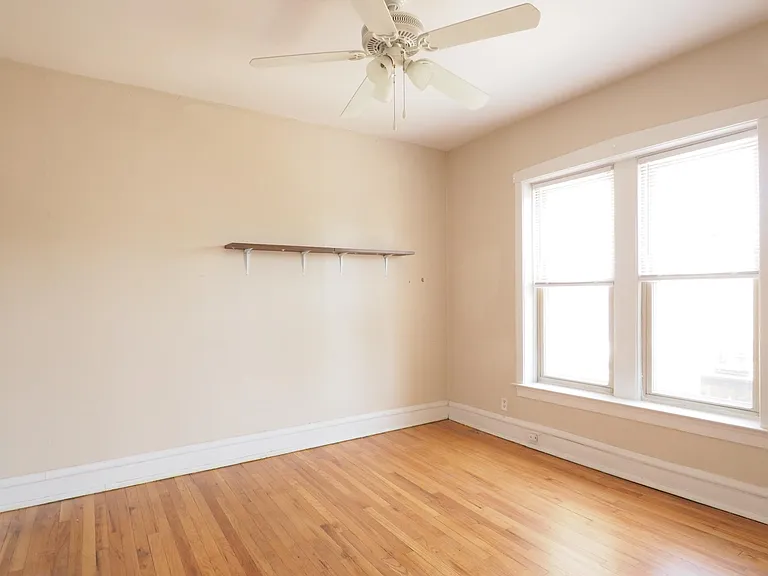 1963 W Foster Ave #1 — Photo 3