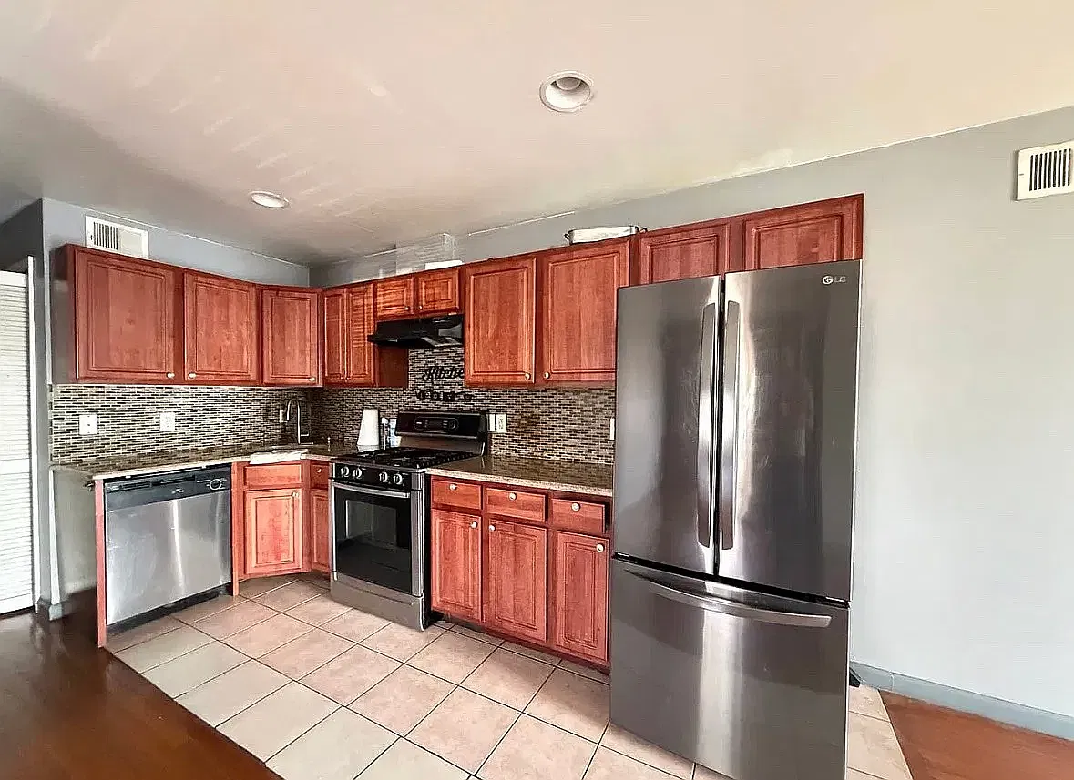 3 bed, $2,650 — Photo 1