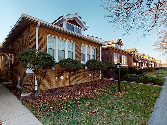 3rd image of 7942 S Kenwood Ave